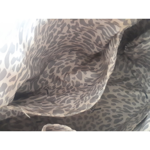 ✨GUESS purse✨ - Picture 5 of 6